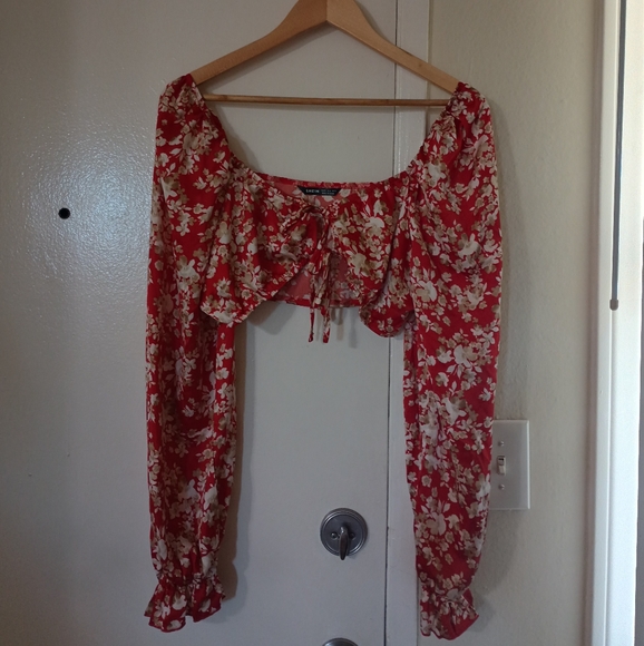 Tie Front Floral Print Crop Top - Picture 2 of 5